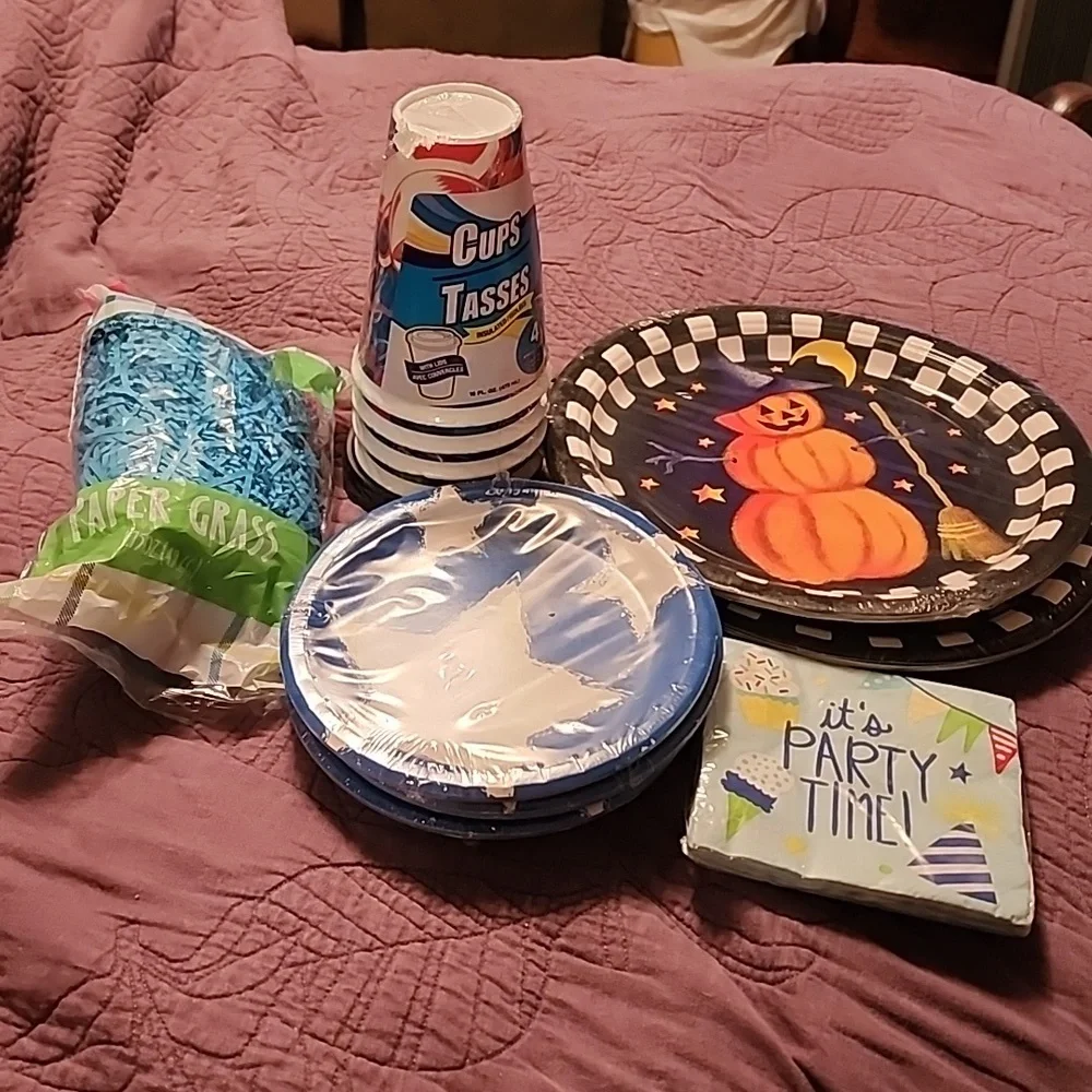 ASSORTMENT OF 🥳 PARTY SUPPLIES 🥳 🎉
